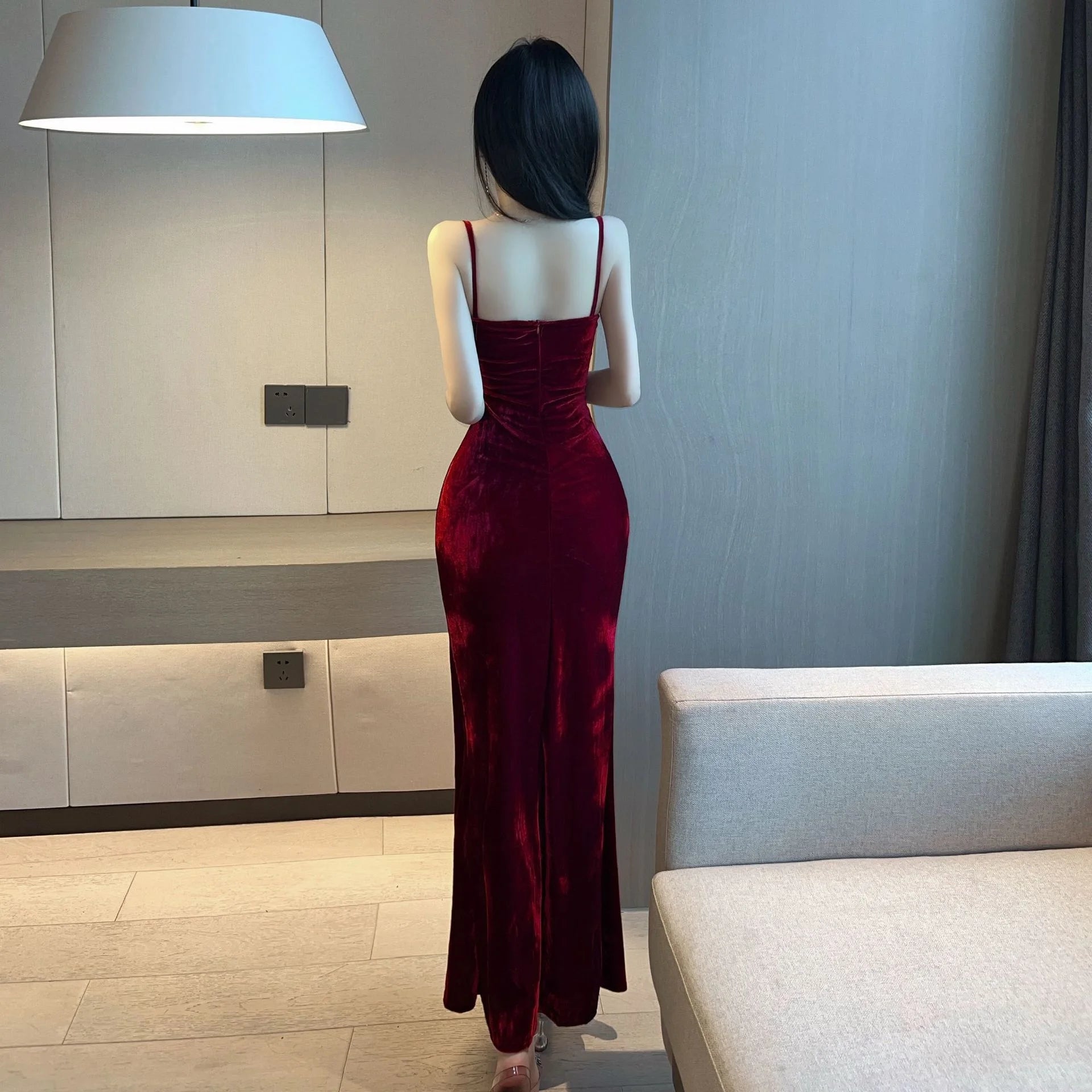 👉 Vestido Negro Elegante con Abertura Lateral