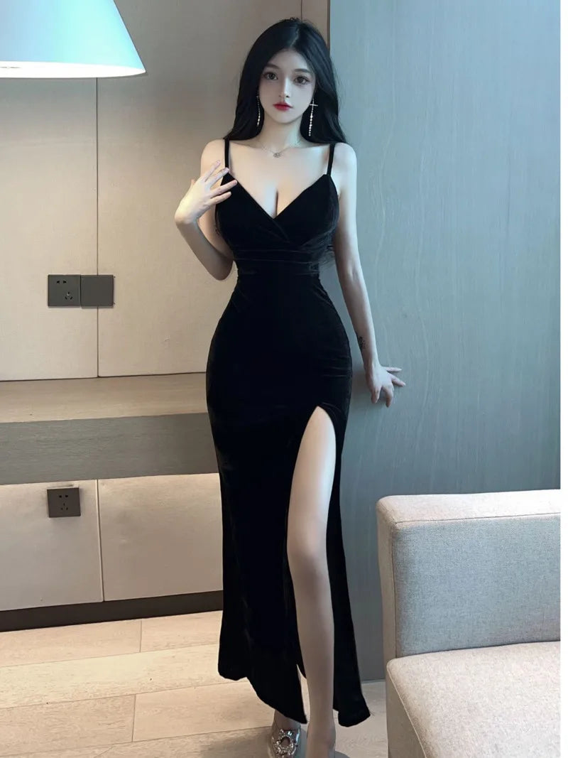 👉 Vestido Negro Elegante con Abertura Lateral