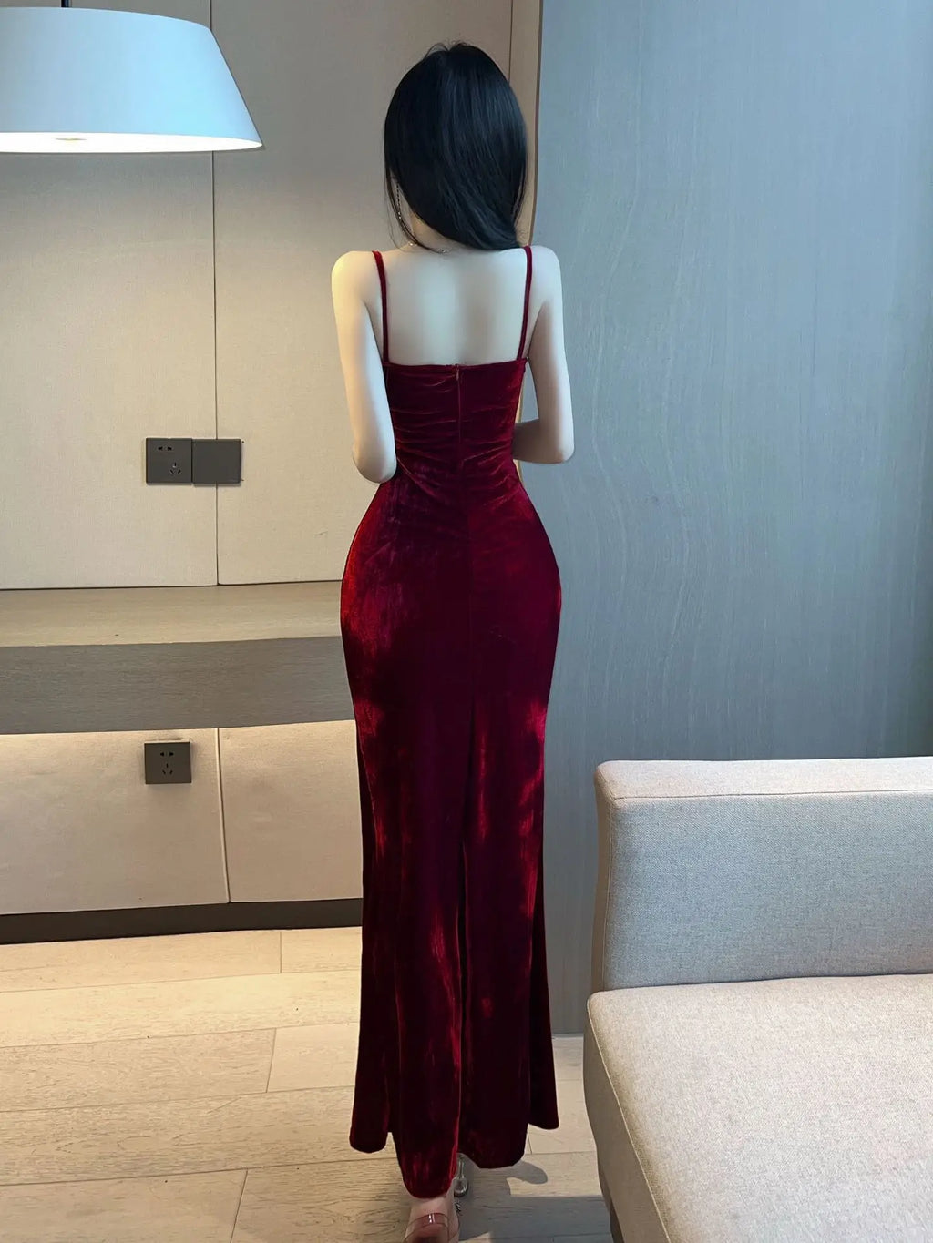 👉 Vestido Negro Elegante con Abertura Lateral