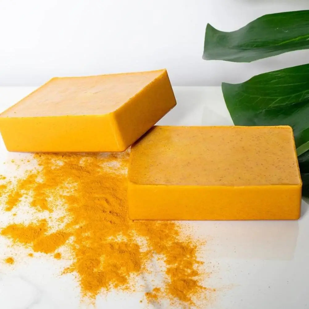 “Jabón Artesanal de Cúrcuma Aclarante – Natural Handmade Soap”