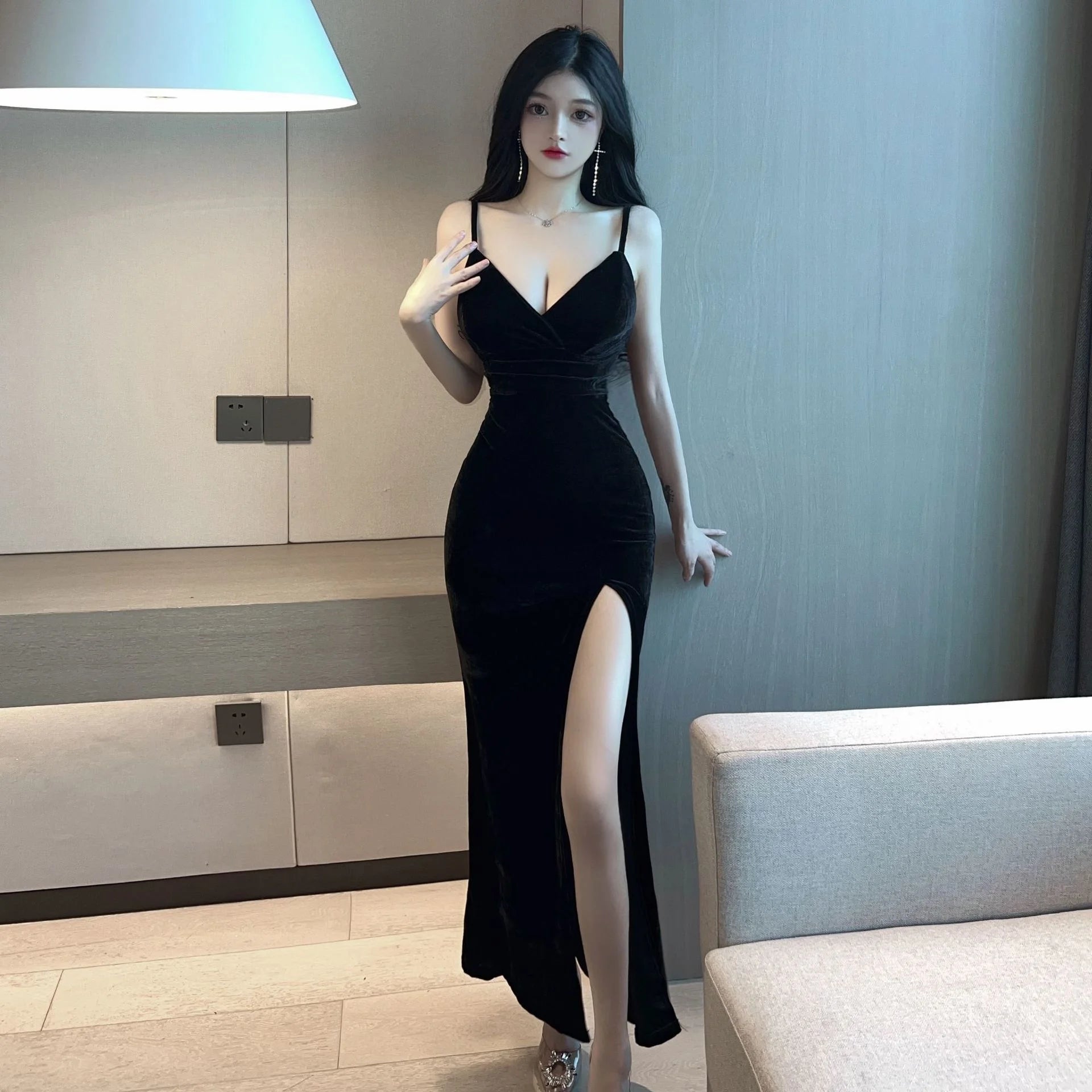 👉 Vestido Negro Elegante con Abertura Lateral