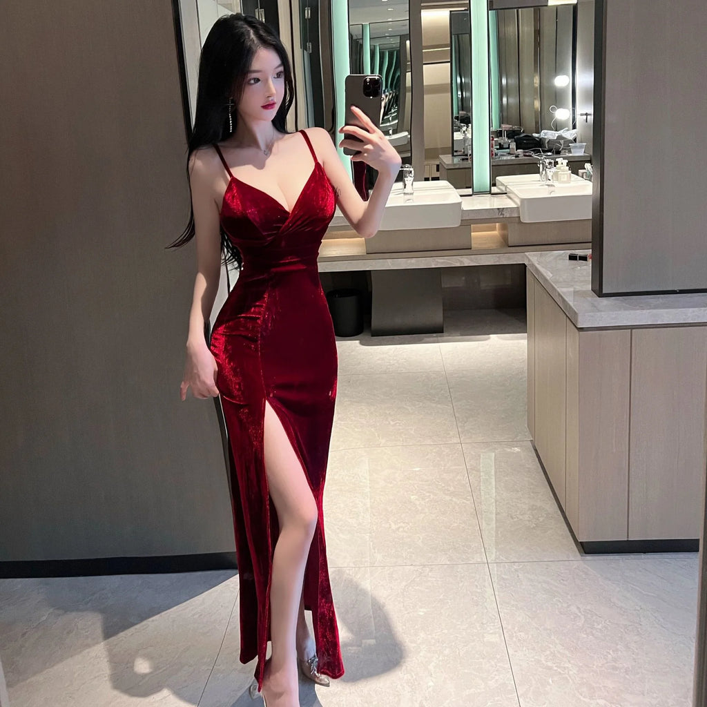 👉 Vestido Negro Elegante con Abertura Lateral