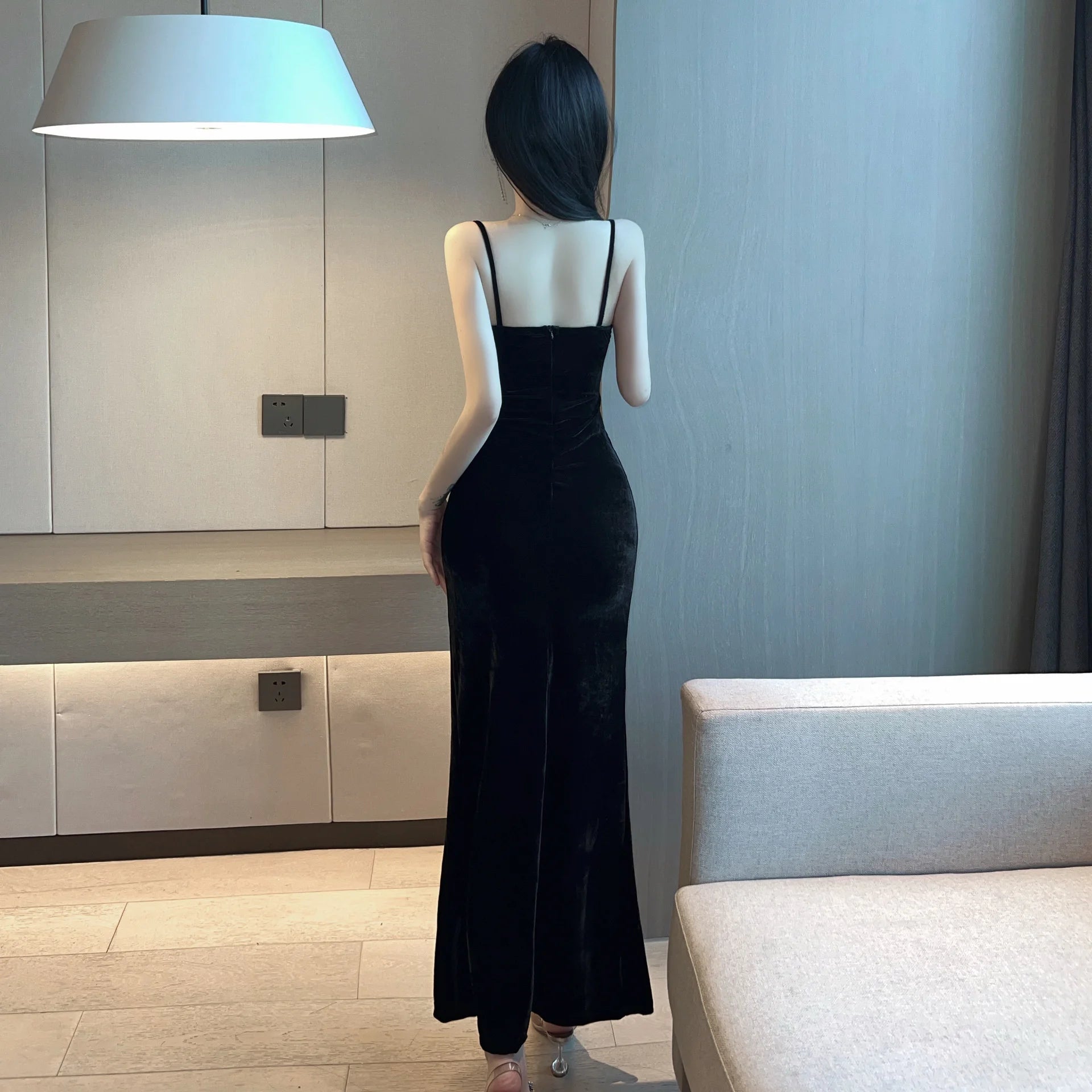 👉 Vestido Negro Elegante con Abertura Lateral